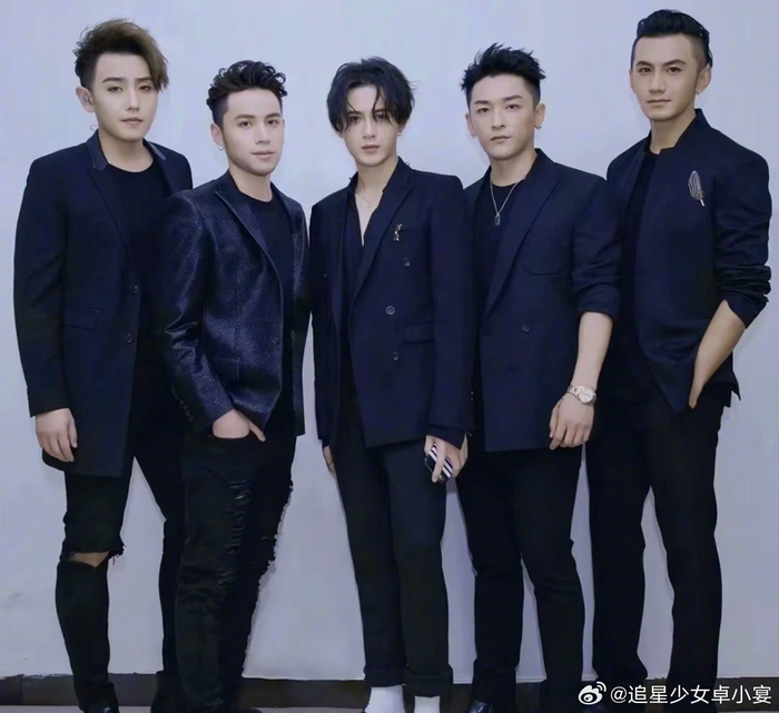 你永远可以相信初代男团的舞蹈实力……|男团_新浪新闻