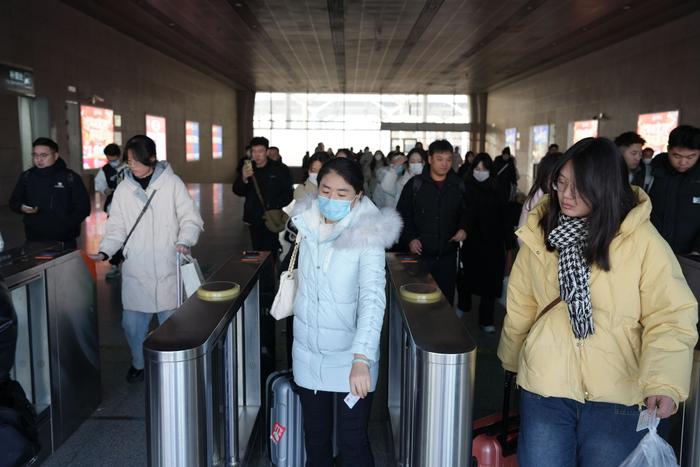 為主;中長途客流主要集中在北京,西安,蘭州等城市,短途主要集中在中衛