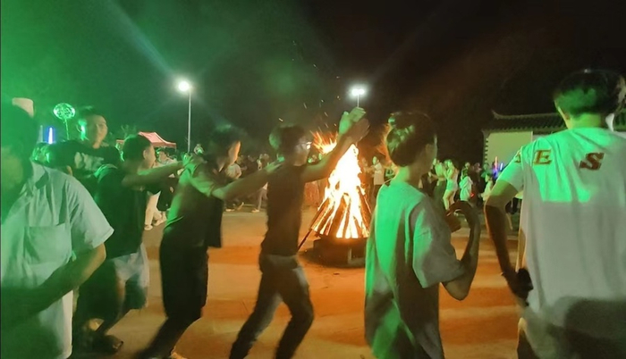 火把节上的场景