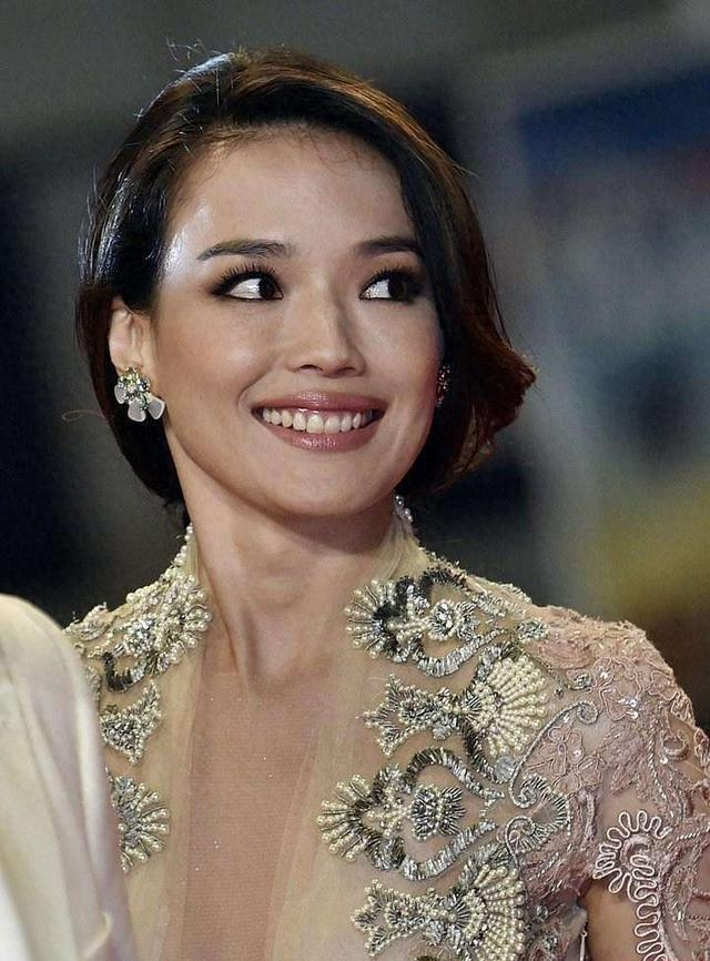 穿星空裙领口开到腰,真是杀疯了|舒淇|刘海|星空_新浪新闻