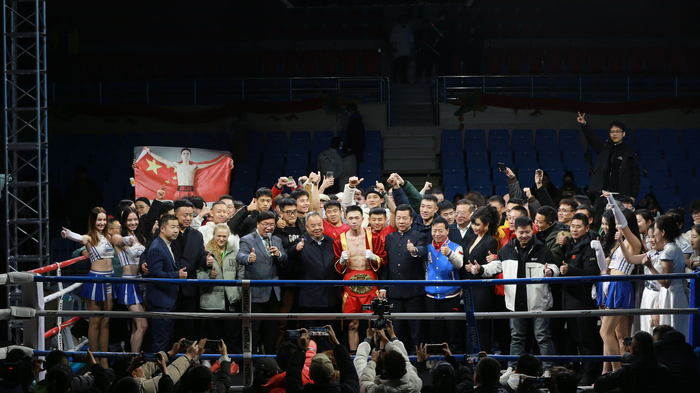 徐灿获胜后，各方大合影。