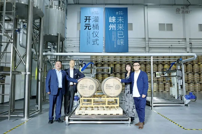 ▎2021年10月，崃州威士忌酒厂举行开元灌桶仪式