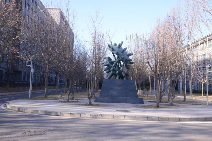 甲型流感病毒雕塑 图源：卡乐图片 摄影/宁颖