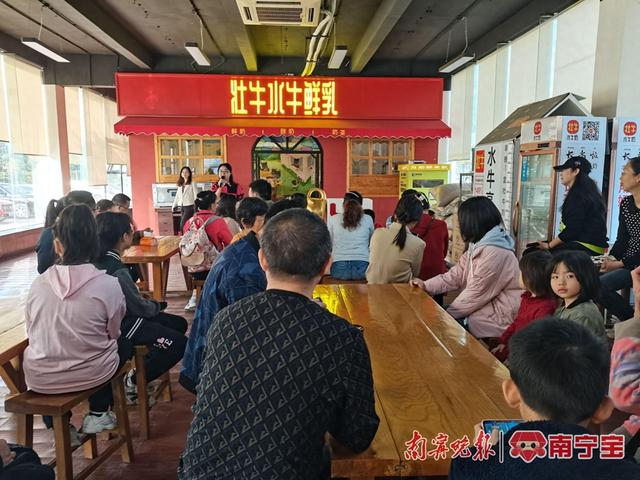 水牛奶知识科普课堂 记者 覃锦华 摄