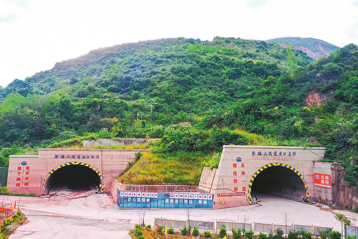 弥玉高速公路登楼山隧道右线提前6天贯通|隧道|高速公路_新浪新闻