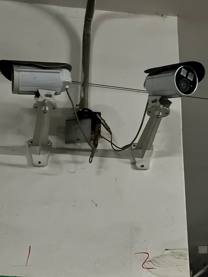 大红门锦苑小区C区地下车库的摄像头