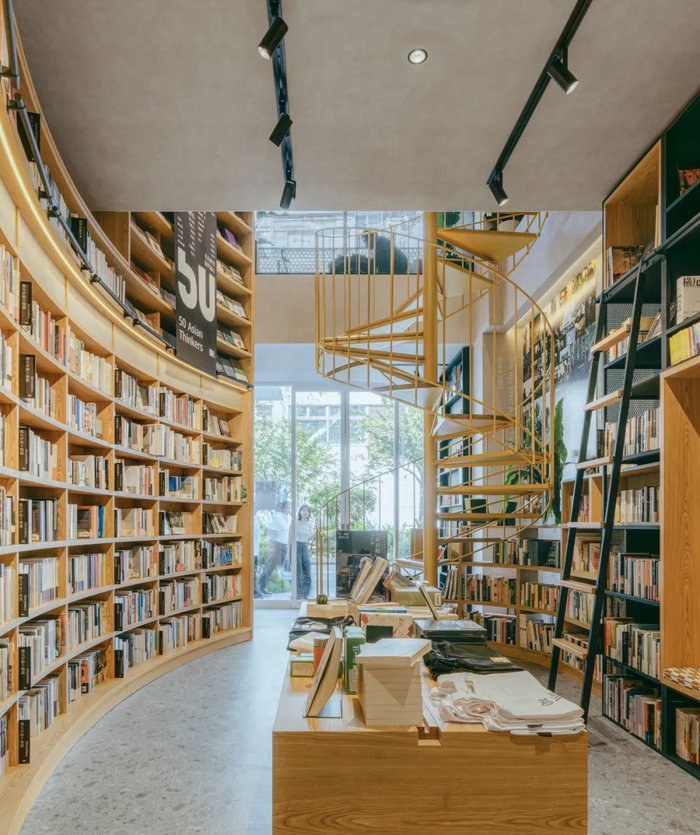 许知远人聚在一起一定会有新的可能发生