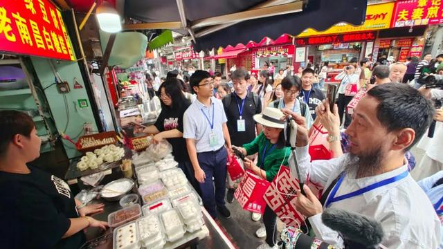湘鄂赣城市达人打卡南昌西湖活动现场。杨紫韬/摄