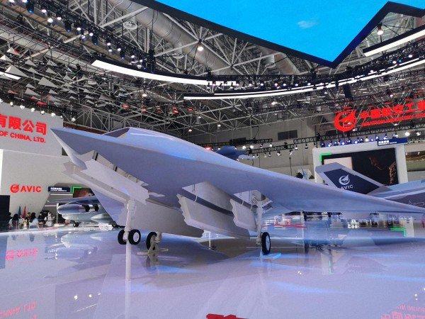 中国航展上展示的攻击-11隐身无人机。