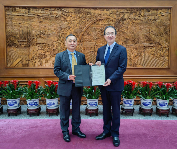 外交部礼宾司司长洪磊分别接受斐济、布基纳法索新任驻华大使递交国书副本_手机新浪网