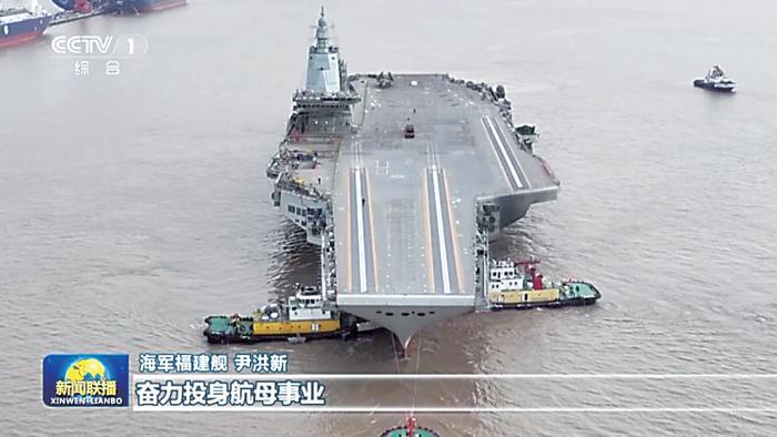 福建舰最新画面播出，军事专家	
：首次海试指日可待
！