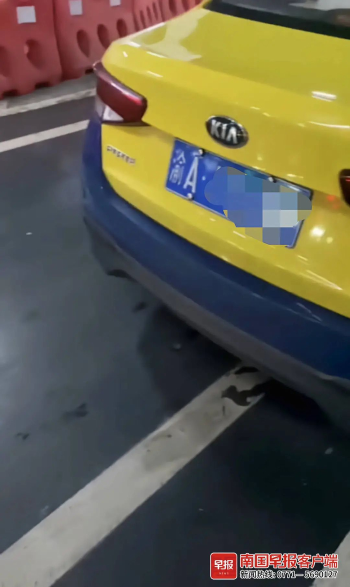 　▲任同学乘坐的出租车。视频截图