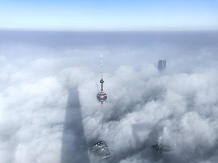 1月4日，从上海中心俯瞰陆家嘴。黄伟国 图