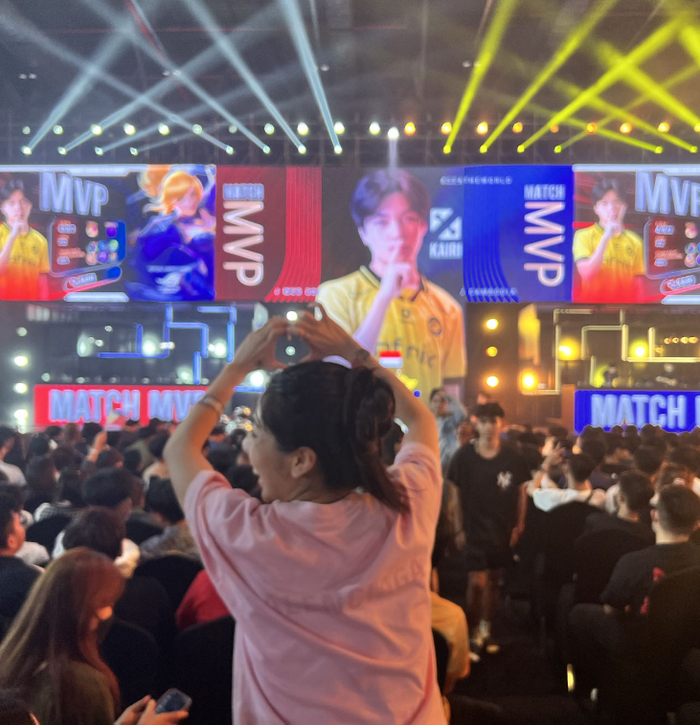 在金边，来自越南的Kairi铁粉（上图）这样向我解释为什么喜欢快节奏的MLBB：“别的游戏见面要半天才能打死人”