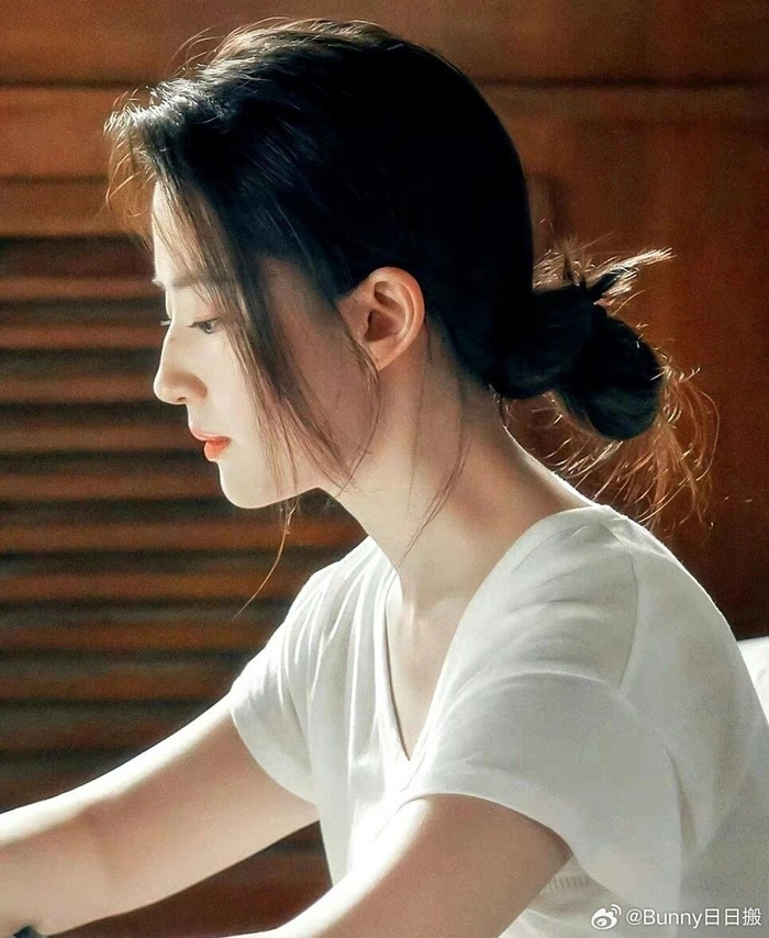 刘亦菲,顶级侧颜_新浪新闻