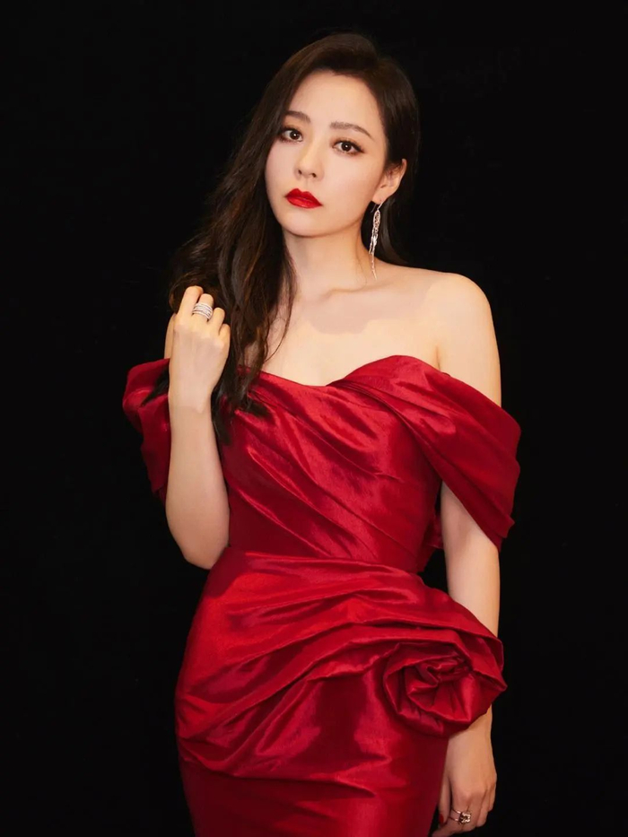 张靓颖将现身无锡表演!晒素颜照太真实,气质优雅似邻家女孩