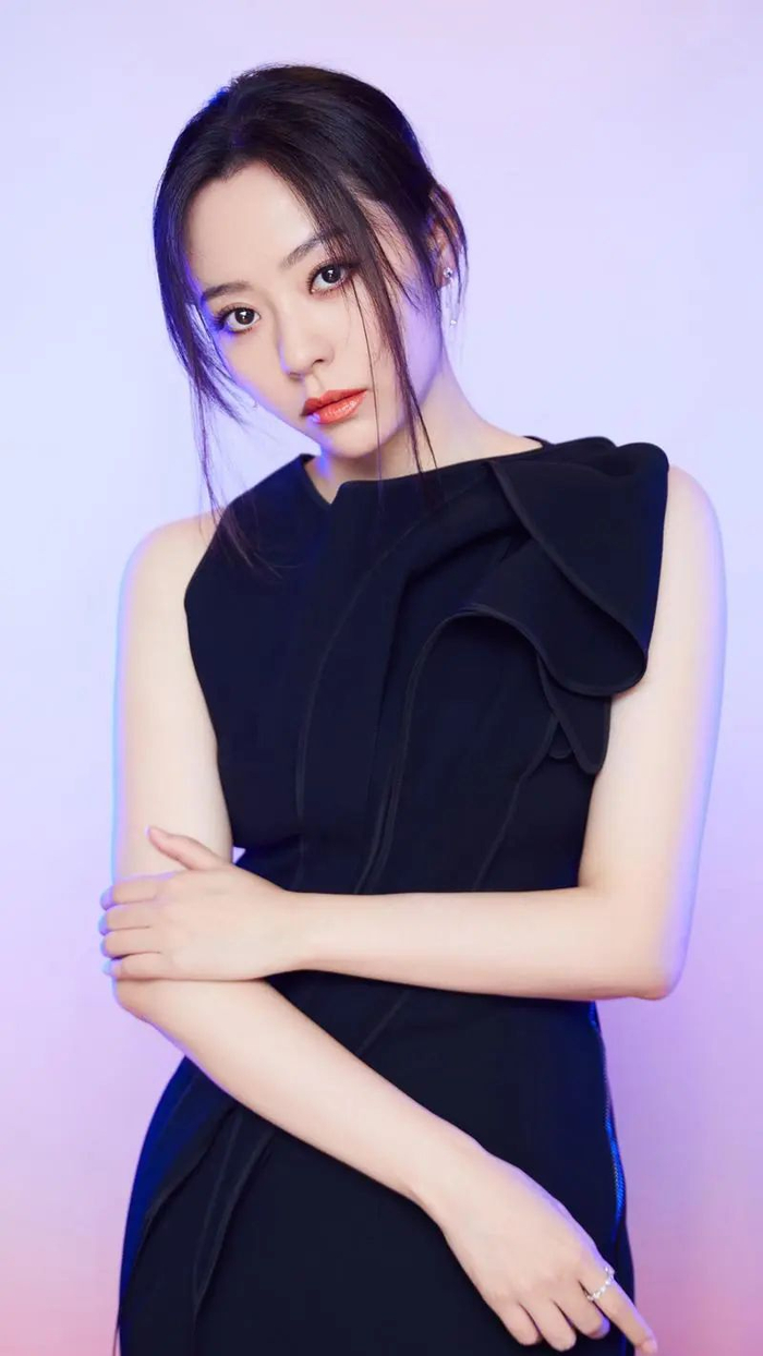 张靓颖将现身无锡表演!晒素颜照太真实,气质优雅似邻家女孩