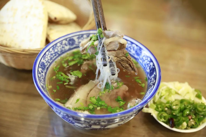 热气腾腾的水盆羊肉,滋补整个小寒|水盆羊肉|西安市|羊肉_新浪新闻