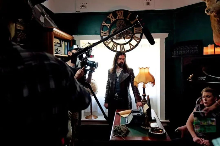 由中国公司制作的海外短剧的拍摄现场/图源：九州文化