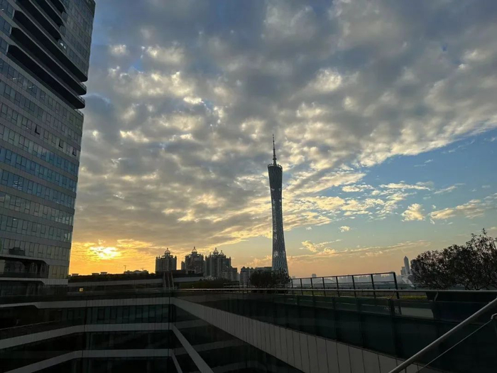 韩后办公室观景台可看到广州地标“小蛮腰”。摄影：邓双琳