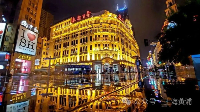 永安百货夜景。“上海黄浦”微信公号 图