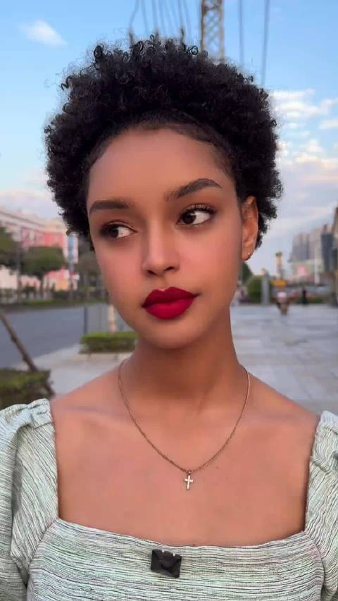 这是我见过黑人里最好看的了