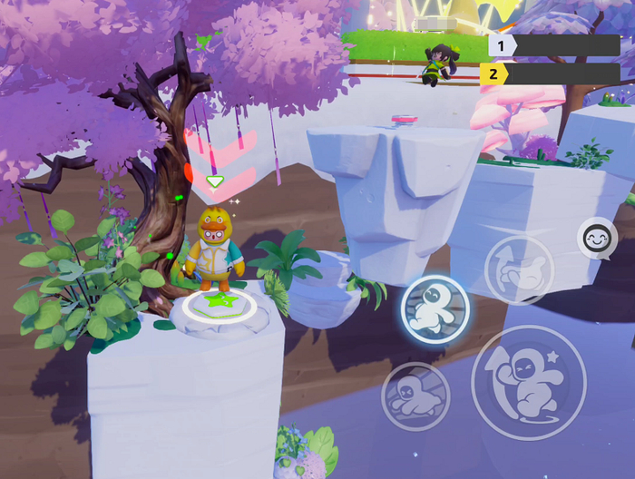 一人踩住按钮，为另一人升起平台