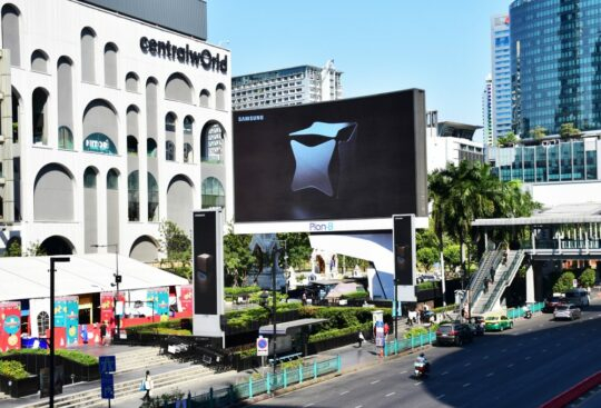 三星在全球各大城市竖起广告牌,预热 galaxy s24 系列 ai 手机|三星