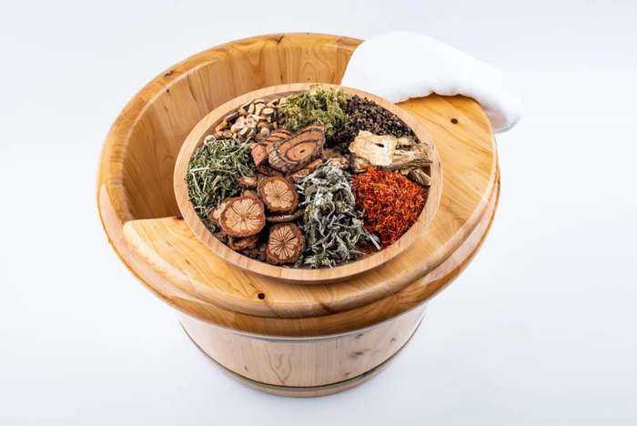 足浴桶和足浴包。图库版权图片，转载使用可能引发版权纠纷