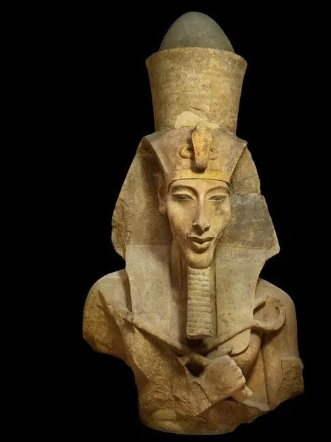 阿蒙荷太普四世雕像 18王朝（公元前1550-1295年） 砂岩 埃及国家博物馆藏