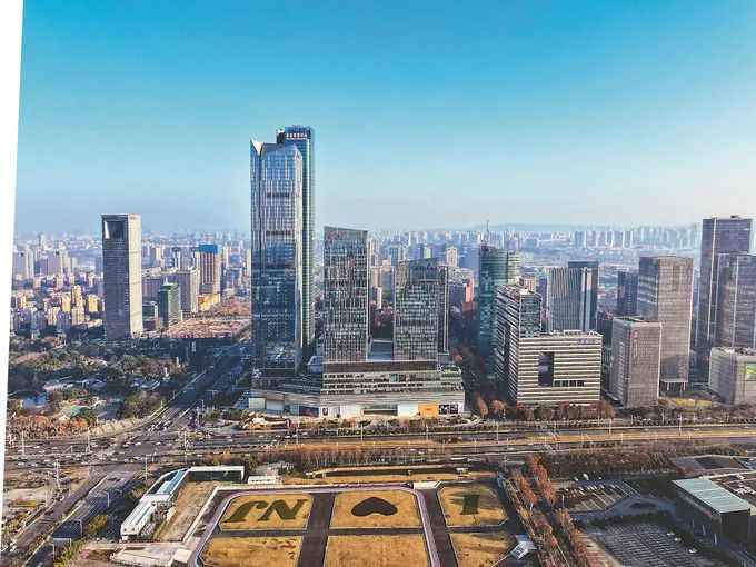 图为航拍刚试营业的南京国金中心（IFC）。