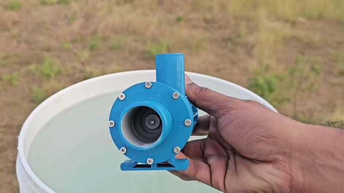 第一次见这么实用的自制小水泵,蓄电池就能带动,扬程超高水泵