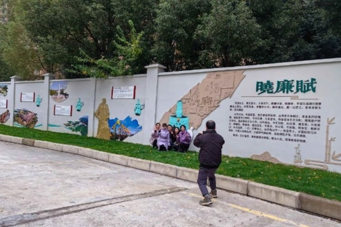 周边居民前来拍照、打卡