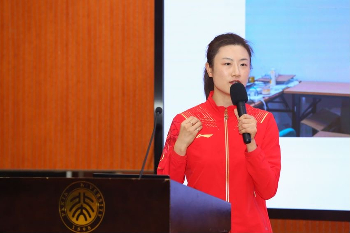 在北大读书、从教，丁宁接连迎来人生新挑战。  北大体育教研部供图