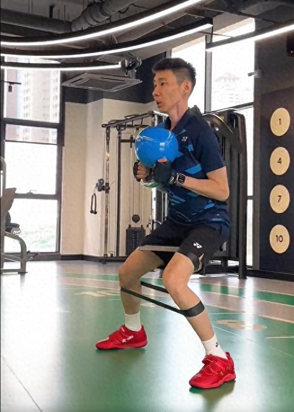 累到撑膝喘气,患癌5年已骨瘦如柴|李宗伟|马来西亚|奥运会_新浪新闻