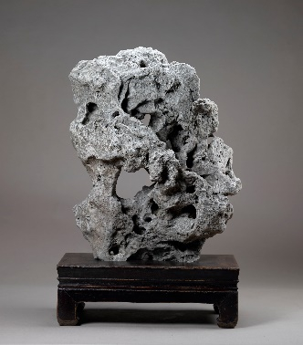 “白皱云”太湖石山子  2019年胡可敏捐赠 上海博物馆藏