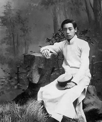 ▲1914年7月，在天津南开学校读书时的周恩来。