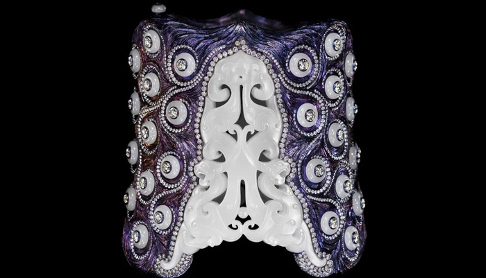 王者归来（手镯） 钻石、羊脂白玉、钛金属 陈世英创作