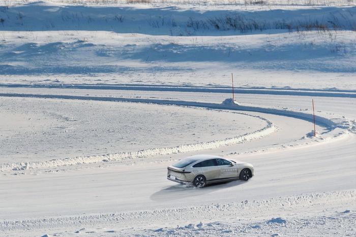 穿冰雪越極境長安啟源a07打破紀錄登上吉尼斯頂峰