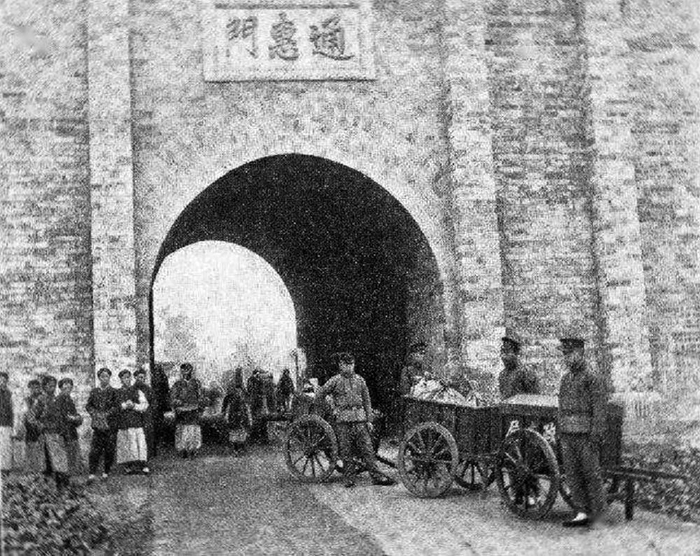     民国初年的成都通惠门城门