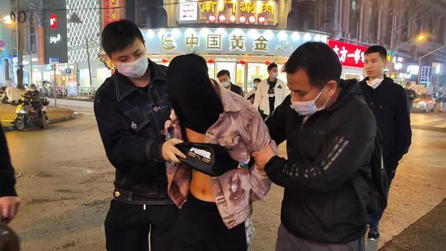 上海警方侦破“买黄金洗钱”系列案：抓130多人收缴黄金59公斤
