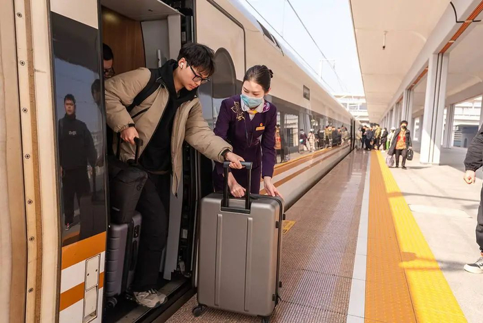 旅客到站下车  本文图片均为受访者提供