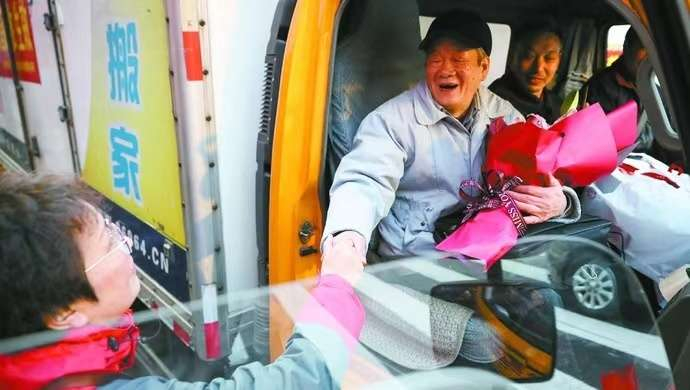 宝兴里居民搬家 海沙尔摄于2020年1月