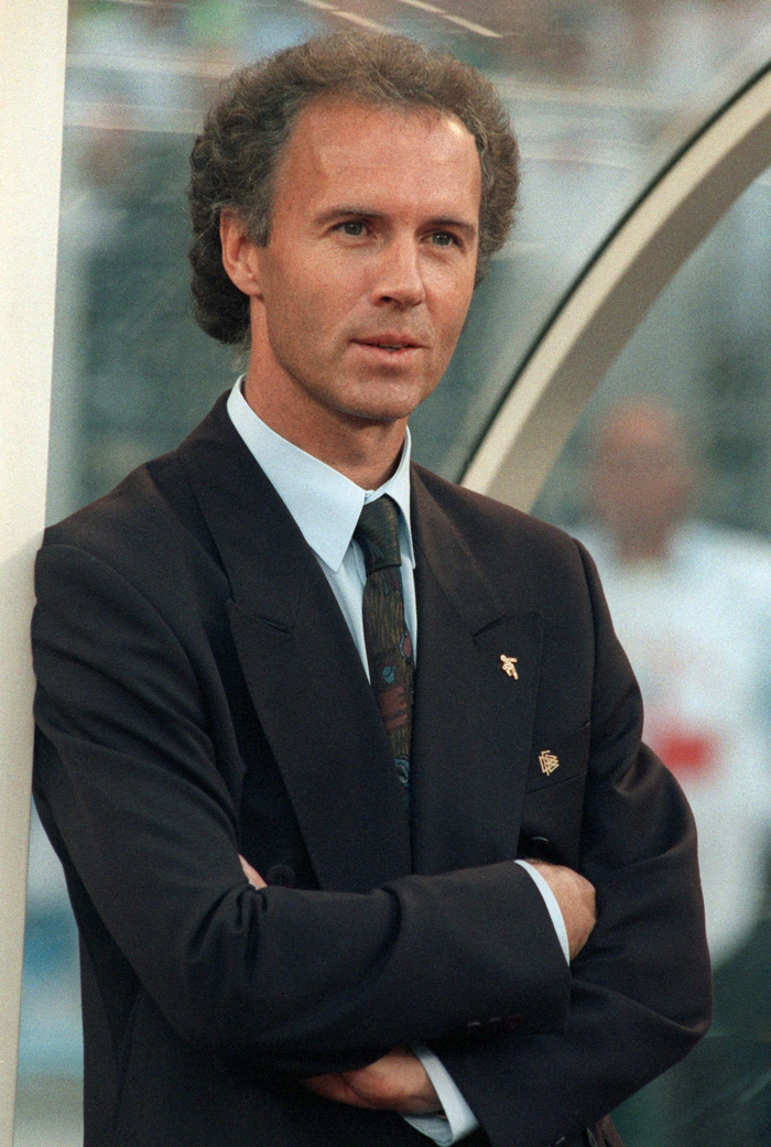 当地时间1990年7月4日，意大利都灵，“足球皇帝”贝肯鲍尔。  IC 资料图