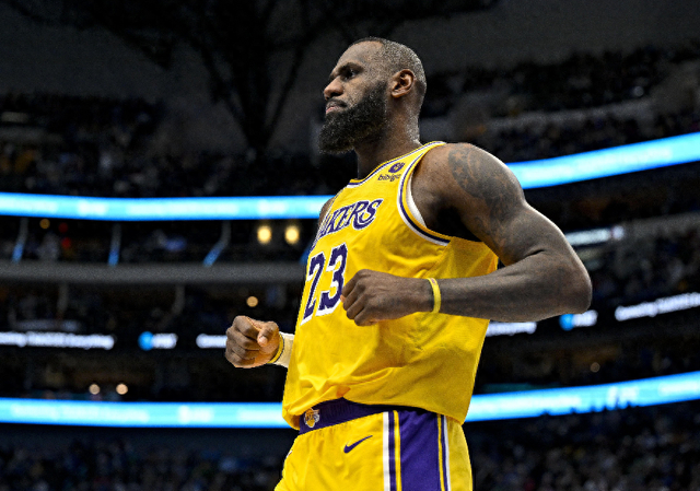 本赛季詹姆斯的年薪达到了4761万美元,是联盟身价最高的球星之一.