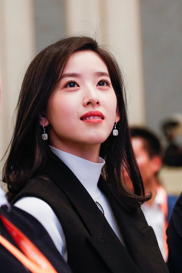 "奶茶妹妹"章泽天身家曝光|财富|章泽天|身家_新浪新闻