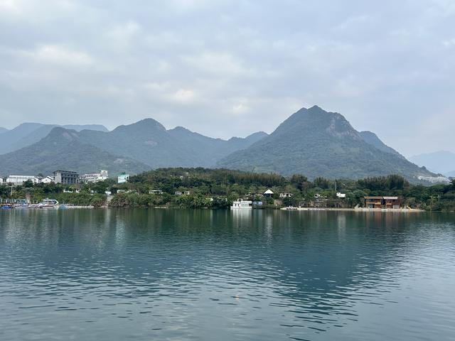 森林海度假村里的湖光山色。 澎湃新闻记者 王珏玮 图