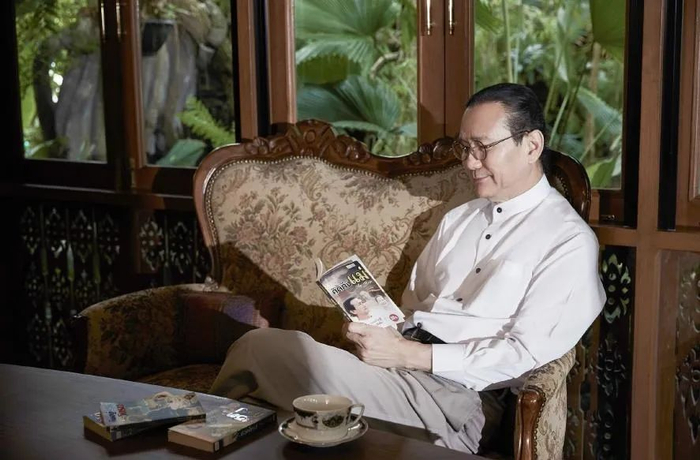 亿万富豪,3次自杀,50岁出家,70岁裸捐|泰国_新浪新闻