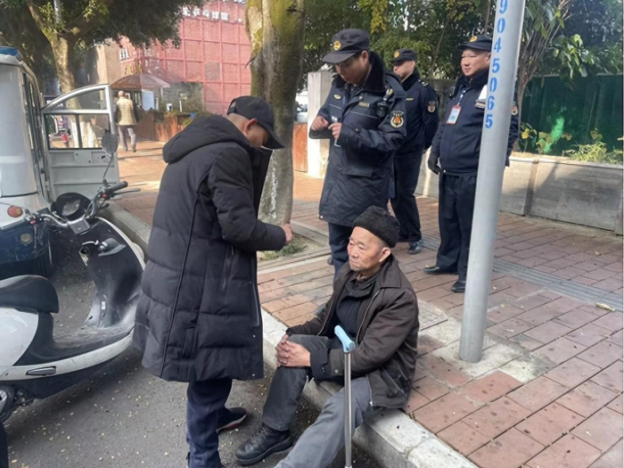 盘点网格员工作中的暖心故事|陈伟|网格|肖家河_新浪新闻