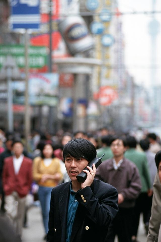 图忆繁花开遍正当燃老照片回眸90年代的上海